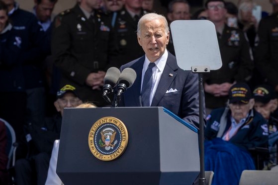 조 바이든 미국 대통령이 6일(현지시간) 프랑스에서 열린 노르망디 상륙작전 80주년 기념식에서 연설하고 있다. EPA=연합뉴스