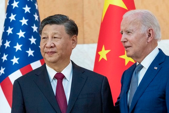 지난 2022년 11월 14일 인도네시아 발리에서 만난 조 바이든(오른쪽) 미국 대통령과 시진핑(왼쪽) 중국 국가주석. 오는 15일 두 정상은 미국 샌프란시스코에서 만나 정상회담을 갖는다고 지난 주말 양국 외교당국이