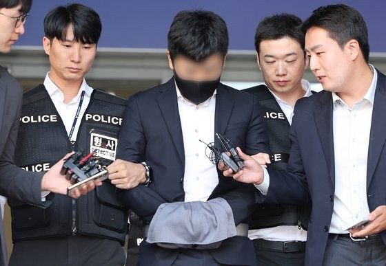 SBS 출신 <b>개그맨</b>, 김호중 소속사 대표‧정찬우 고소…무슨 일
