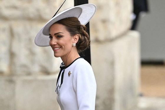 케이트 미들턴 영국 왕세자비가 15일(현지시간) 런던에서 열린 국왕 생일 기념 군기분열식(Trooping the Colour)에 참석하고 있다. AFP=연합뉴스