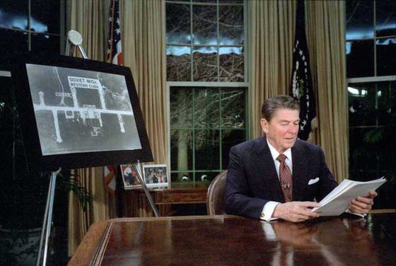 1983년 3월 23일 미국 백악관에서 당시 도널드 레이건 대통령이 SDI를 발표하고 있다. 레이건 재단