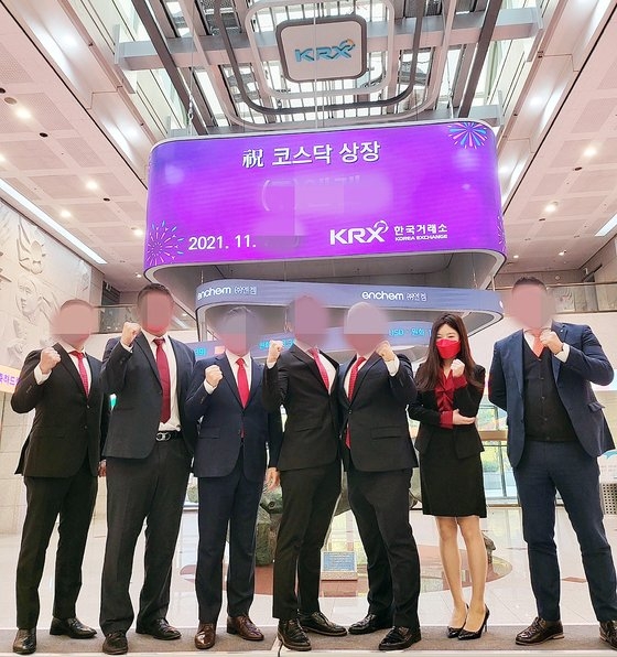 정성희 변호사가 상장 주관을 했던 A사의 상장식이 2021년 11월 한국거래소에서 열렸다. 상장식에는 주가 상승을 의미하는 빨간색 넥타이나 마스크를 착용한다고 한다. 정성희 변호사 제공