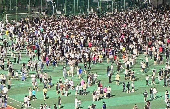 5일 용인 수지체육공원에 손흥민을 보기 위해 몰린 시민들. 사진 인터넷 캡처