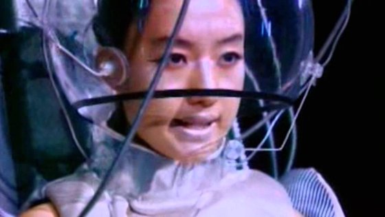 지난 1999년 발매된 가수 이정현의 '와' 뮤직비디오 중 한 장면. 사진 유튜브 화면 캡처