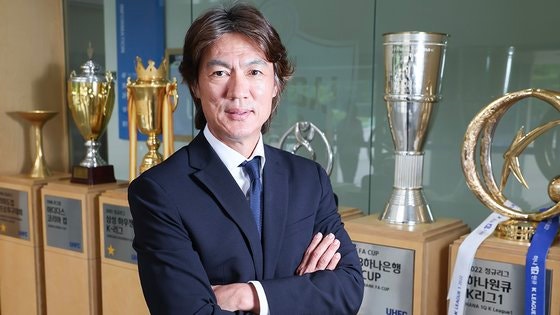 돌고 돌아 <b>홍명보</b>∙∙∙10년만에 한국 축구<b>대표팀</b> 지휘봉 잡는다
