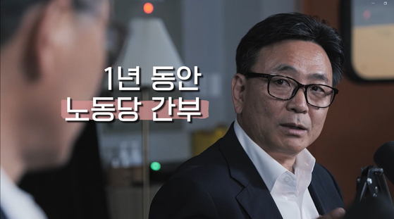 지난 6월 서울 마포구 중앙일보 본사 스튜디오에서 김동식씨(가운데)가 북한의 간첩 활동과 관련한 내용을 설명하고 있다. 중앙포토
