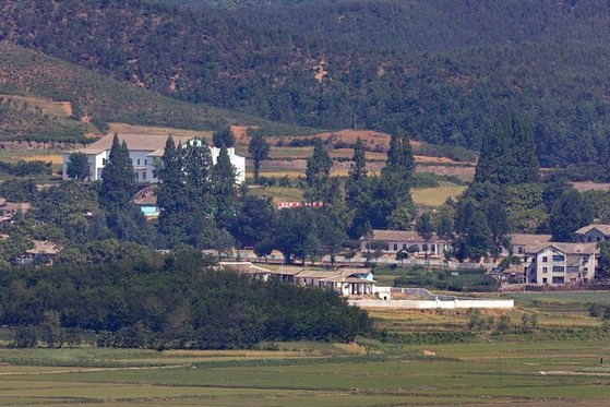 지난달 29일 경기도 파주시 오두산 통일전망대에서 바라본 북한 황해북도 개풍군 일대. 연합뉴스.