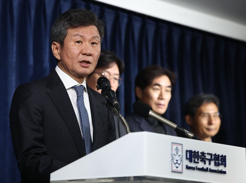 "<b>홍명보</b> 감독 선임은 <b>업무방해</b>"…<b>정몽규</b> 결국 고발당했다