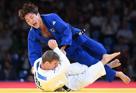 [속보] <b>유도</b> <b>이준환</b>, 남자 81kg급 <b>동메달</b>…세계랭킹 1위 제쳤다