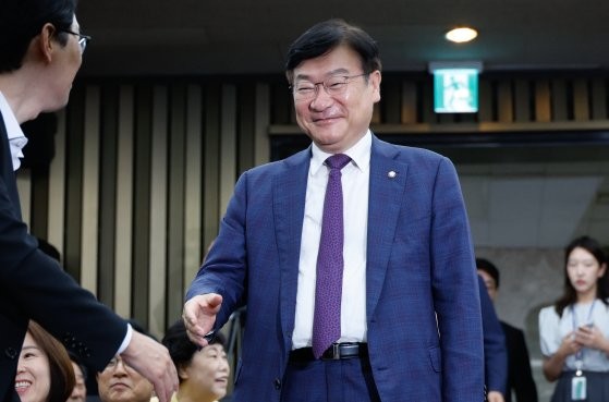 [속보] 친윤 <b>정점식</b>, 與<b>정책위의장</b> 사의 표명…"당 분열 막겠다"