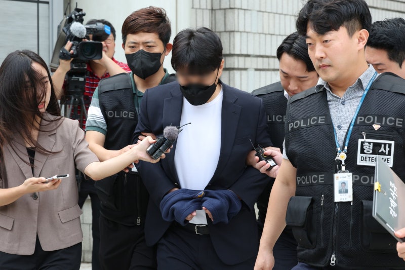 일행에 망보라 지시? 만취 여<b>종업원</b> <b>성폭행 혐의</b> 구의원 "합의 관계"