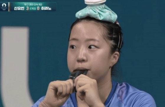 '삐약이' <b>신유빈</b> 야무지게 오물오물…순식간에 품절된 <b>이</b> 것