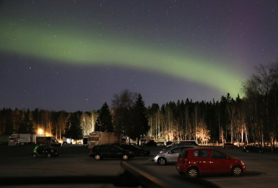 ノルウェーはあちこちでオーロラを見られる. 写真は首都オスロの駐車場で見えたオーロラ. 神話=連合ニュース