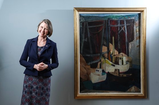 在韓ノルウェーせりふ官邸円多様した美術作品がかかっている. 芸術の殿堂で展示中のエドバルムンクの作品もある. 写真の中作品はオビンせりふが特に惜しむトルビヨン里ヨルゲンスンの作品,