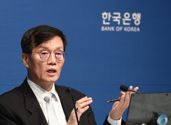 Changyong Lee, Governor of the Bank of Korea, speaking at a press conference on the direction of the monetary policy of the Monetary Policy Committee at the Bank of Korea in Jung-gu, Seoul on the 11th of last month. News1