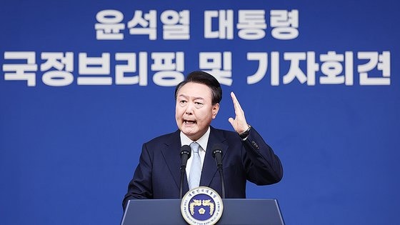 President Yoon Seok-yeol answers reporters' questions during a national briefing and press conference held in the briefing room at the presidential office in Yongsan, Seoul on the morning of the 29th. Yonhap News