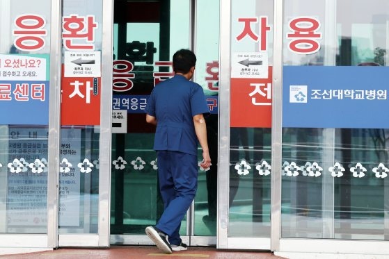100ｍ거리 응급실서 "오지마세요"…<b>심정지 여대생</b>, 결국 의식불명