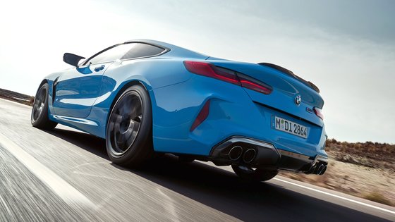 신차 출고가가 2억4940만원인 BMW M8쿠페 컴페티션(사진)은 올 상반기 총 8대가 법인차량으로 등록됐는데, 이중 연두색 번호판을 부착한 건 3대였다. 사진 BMW