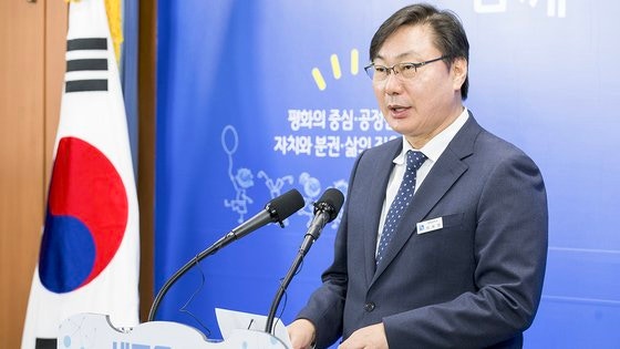 2018년 10월 25일 방북 결과를 발표하는 이화영 당시 경기도 평화부지사. 사진 경기도