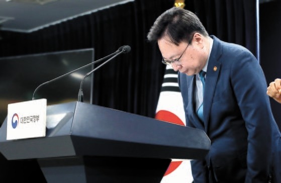 "전공의에 미안" 복지<b>장관</b> 첫 사과, 대통령실과도 상의했다