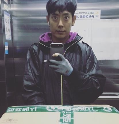 배달 업무를 하고 있는 김형준. 사진 김형준 인스타그램 캡처