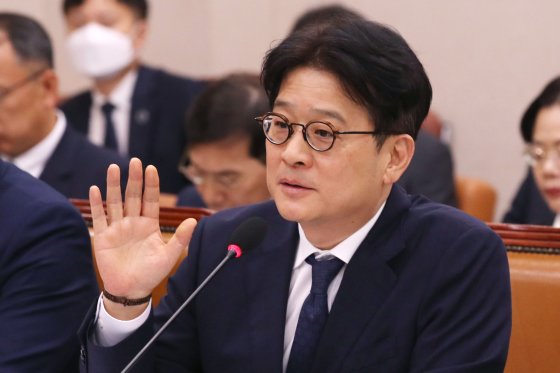 이창수 "김 여사 기소가 더 정치검사"…'김건희 난타전' 된 중앙지검 국감