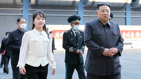 <b>국정원</b> "北, <b>김정은 암살</b> 가능성 의식해 경호 수위 격상"