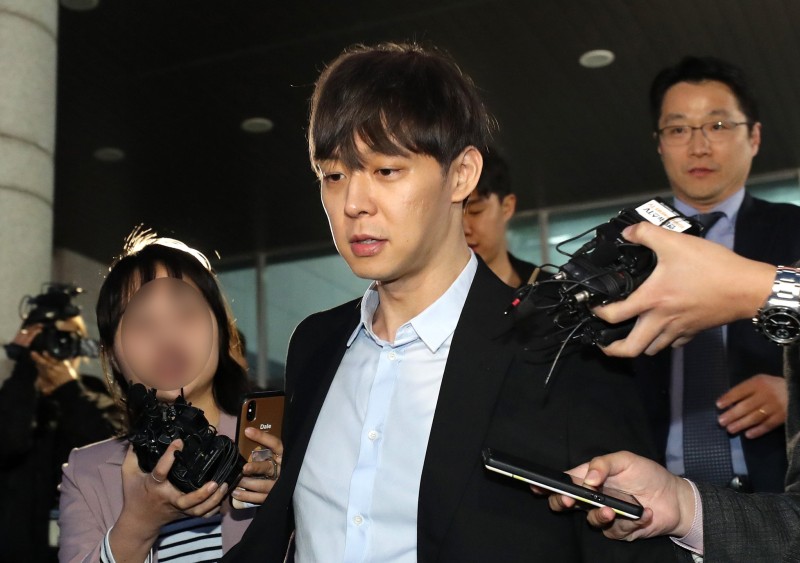 "<b>박유천</b>에 <b>급여</b> 6억 못 받았다" 前매니저, <b>손배소</b> 패소