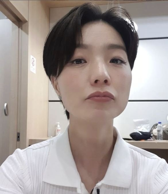 '생방 중 욕설' <b>안영미 사과</b>…"벌거숭이 임금님 된 것 같다"