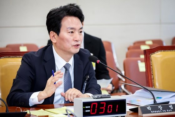 <b>박장범</b> “파우치는 사실이고 팩트”…KBS 사장 <b>청문회</b> 난타전