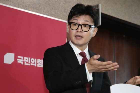 "나더러 사퇴, 이것도 고발하라" <b>한동훈</b> 대놓고 때린 김민전