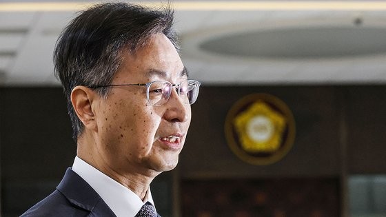 <b>감사원장</b> "헌법 질서 근간 훼손하는 <b>정치적</b> 탄핵…매우 유감"