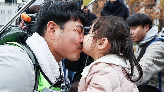 30대 되면 죽는 희소병 딸…아빠의 740 대장정이 기적 불렀다