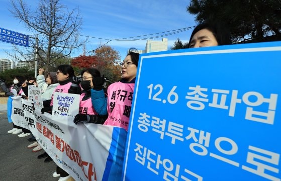 이 와중에 <b>급식</b>노조도 <b>총파업</b>…학교선 카스텔라 구하기 전쟁