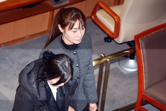 "연락 잘 안 하는데"…탄핵 찬성 <b>김예지</b>, 한동훈에 받은 문자