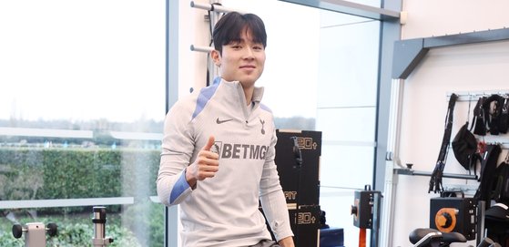 ‘<b>토트넘</b> 수퍼 루키’ 양민혁, <b>손흥민</b>이 지켜보는 가운데 <b>맹훈련</b>