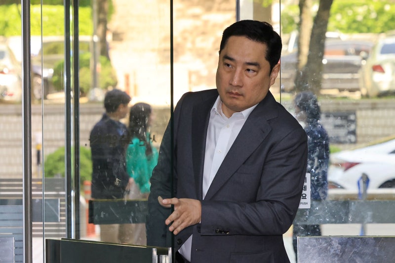 <b>강용석</b>, 4년간 <b>변호사</b> 못한다…'도도맘 <b>무고</b> 종용' 유죄 확정
