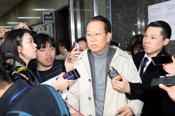 권영세 국민의힘 의원이 지난 10일 오전 국회에서 열린 비상의원총회에 참석하기위해 이동하고 있다. 전민규 기자