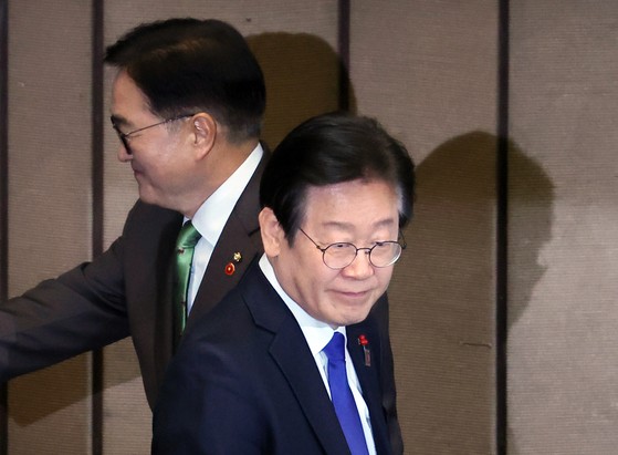 [단독]尹체포날 <b>우원식</b>∙김경수 만났다…"소보로만 파냐 팥빵도 팔자"