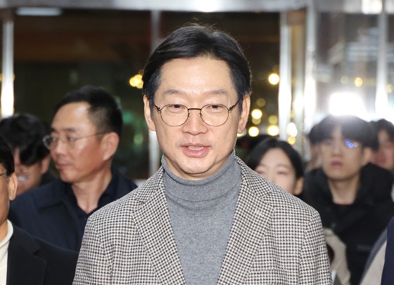 <b>김경수</b>, <b>민주당 복당</b> "정권교체 위해 헌신"…조기대선 나서나