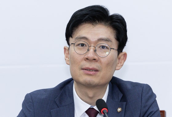 조정훈, <b>탄핵 기각</b> 尹 복귀 전제로 "당 전략 준비하겠다"