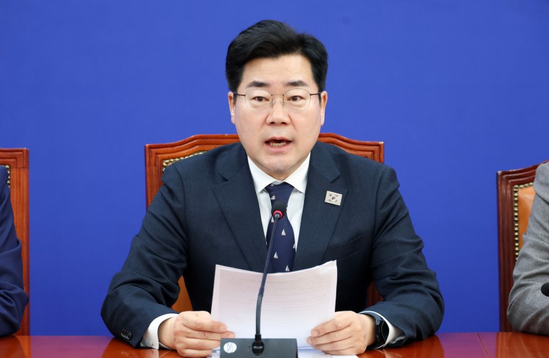 박찬대 "<b>최상목</b>, 오전까지 마은혁 임명 안 하면 <b>권한대행</b> 인정못해"