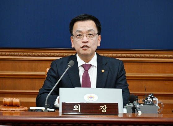 최상목, <b>마은혁 임명</b> 미뤘다…"국무위원 숙고할 점 많다 동의"