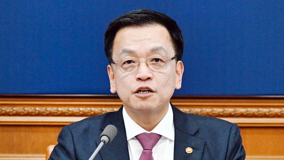 <b>최상목</b>, 마은혁 임명 미뤘다…"국무위원 숙고할 점 많다 동의"