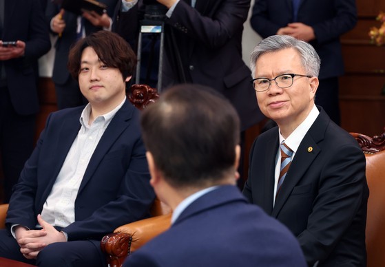 [단독] 의협회장 "내년 1명도 뽑지 말아야"…의대증원 원복도 거부