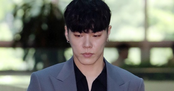 [단독] 가수 <b>휘성</b>, 자택서 숨진채 발견…"<b>사망</b> 원인 조사 중"