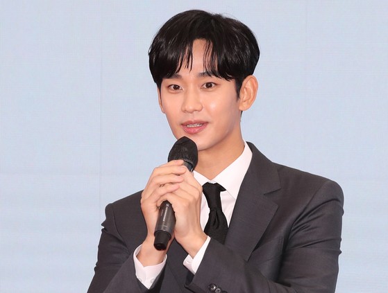 <b>김수현</b> 측, 故<b>김새론</b>과 교제설 반박 "허위사실, <b>법적 대응</b>할 것"