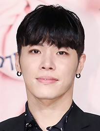 가수 휘성, 자택서 숨진 채 발견