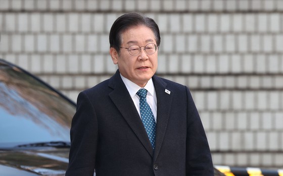 311호 312호 법정 모두 '피고인 <b>이재명</b>'…<b>위증교사 항소심</b> 시작