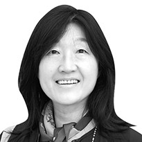 [김명화의 테아트룸 문디] 꽃 한 송이에도 세상이 달라진다